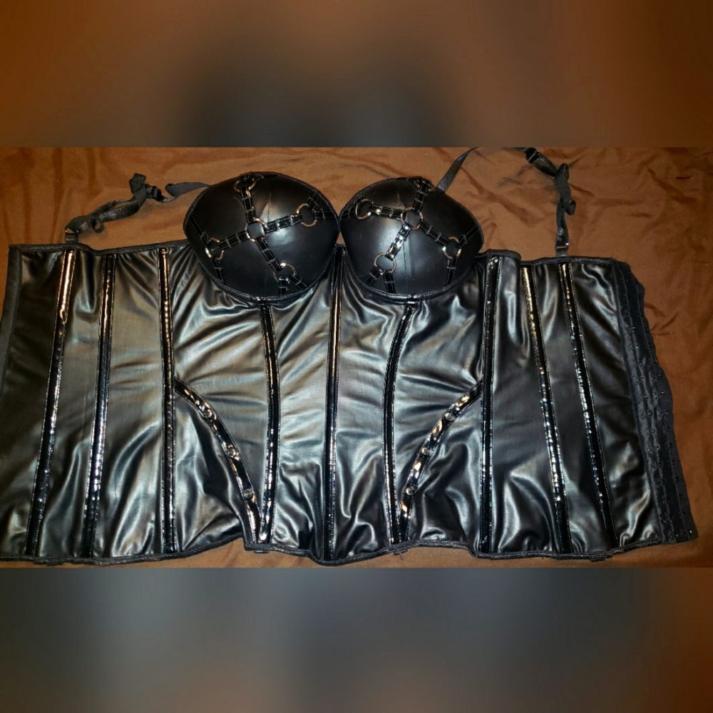 Darque studded corset